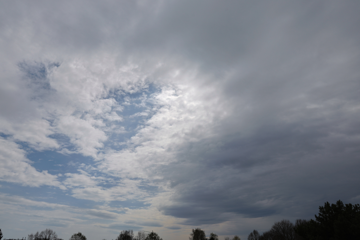Dunkle Wolken kommen