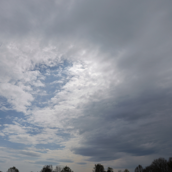 Dunkle Wolken kommen